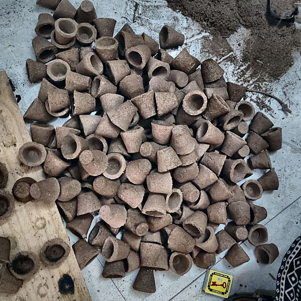 Empty Sambhrani Cups — photo 1 of 2